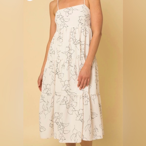 Gilli White and Black Floral Maxi Dress - Picture 5 of 9